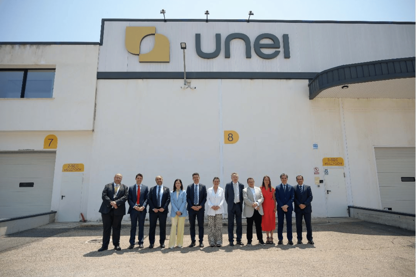 Foto de familia en la sede de UNEI.