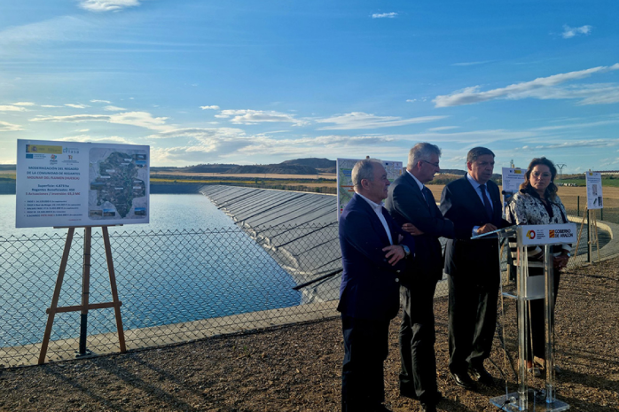 El ministro de Agricultura, Pesca y Alimentación, Luis Planas, visita las obras de construcción de la estación de bombeo del canal de Molinar del Flumen, en Sangarrén (Huesca)