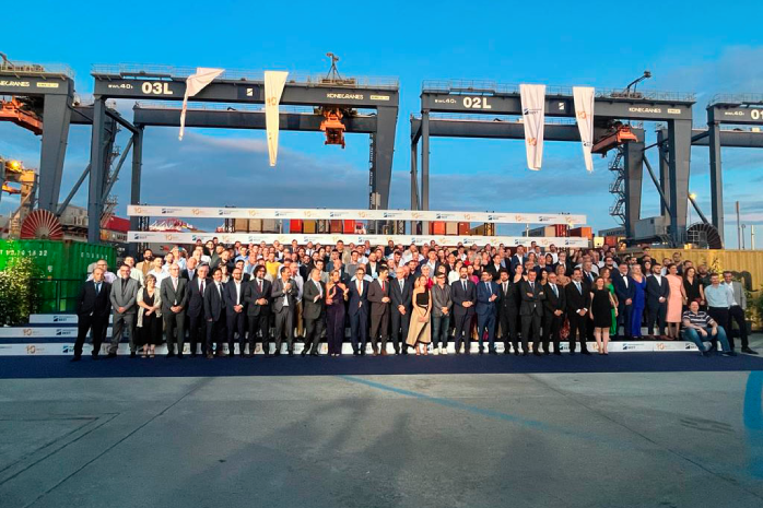 Foto de familia en la celebración del 10º Aniversario de Hutchison Ports Best en Barcelona
