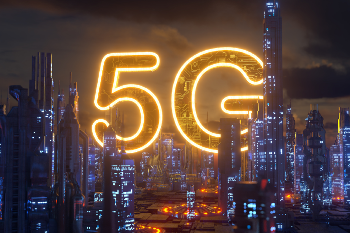recreación 3D de una ciudad con un logo 5G