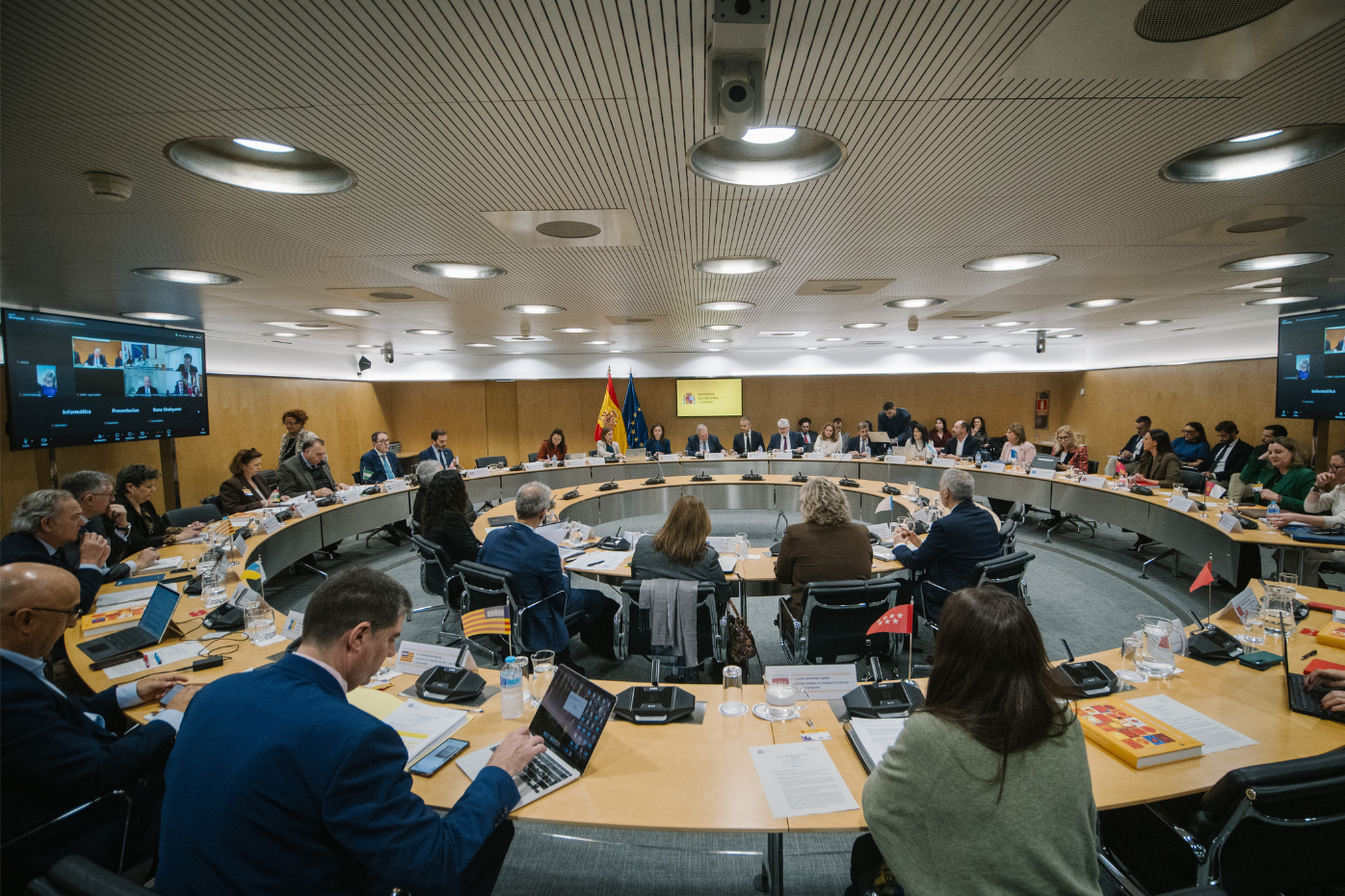 El ministro de Industria y Turismo, Jordi Hereu, preside la Comisión Sectorial de Turismo, en la sede del Ministerio.