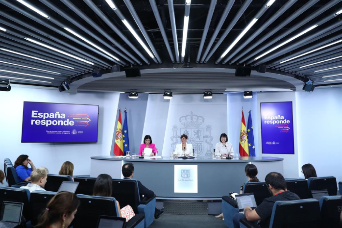 Isabel Rodríguez, Carolina Darias y Diana Morant, comparecen ante los medios de comunicación, en la rueda de prensa posterior al Consejo de Ministros