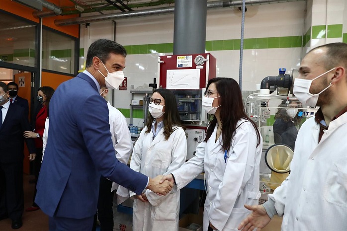 El presidente del Gobierno, Pedro Sánchez, durante la visita al Centro Nacional del Hidrógeno