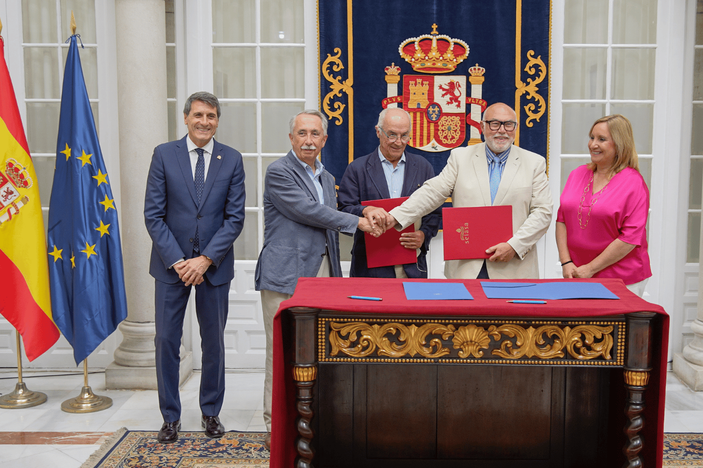 Firma acuerdo de modernización de regadío.