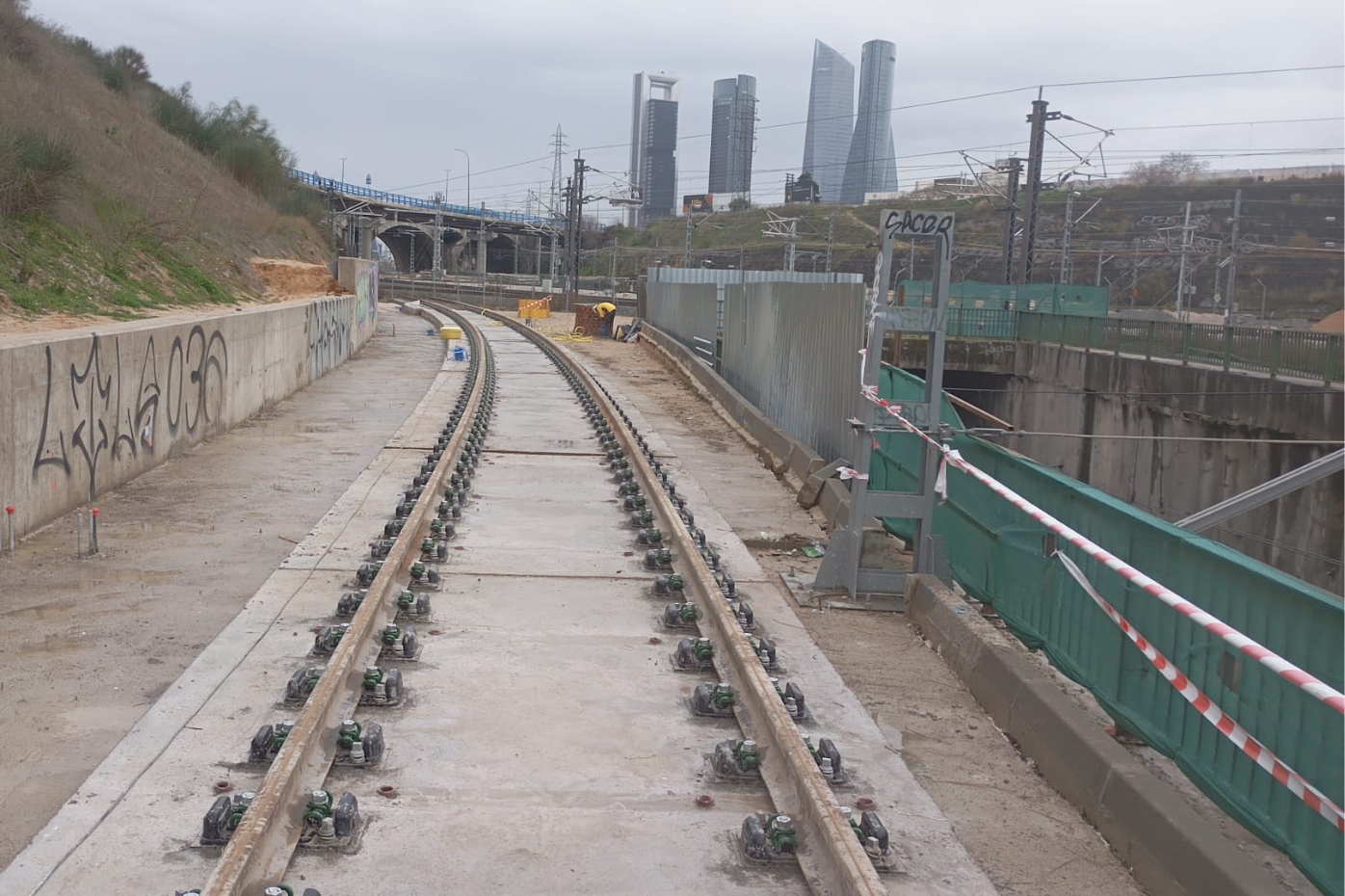 vista de la plataforma del nuevo acceso de alta velocidad al aeropuerto Madrid-Barajas   