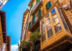 la fachada de un edificio