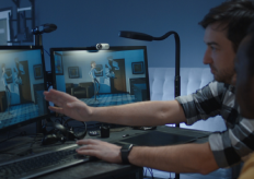 Dos personas trabajando un proyecto de animación digital