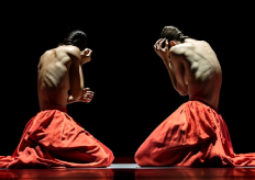 dos bailarinas de la Compañía Nacional de Danza