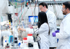 investigadores en un laboratorio