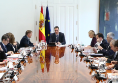 El presidente del Gobierno, Pedro Sanchez, presidiendo la Comisión Interministerial para el PRTR en el palacio de la Moncloa