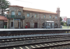 Anden de la estación de Uxes