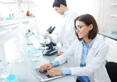 investigadores en un laboratorio