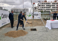 puesta de la primera piedra de la obra