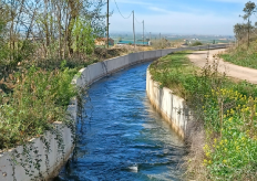 canal de riego en la zona de las obras