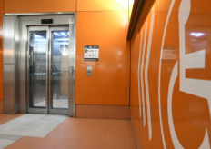 ascensor accesible en la estación de Recoletos en Madrid