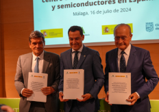 el ministro para la Transformación Digital y de la Función Pública, José Luis Escrivá, el presidente de la Junta de Andalucía, Juanma Moreno, y el alcalde de Málaga, Francisco de la Torre.