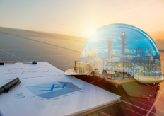 un casco de obra junto a unos planos