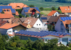 casas con paneles solares en los tejados