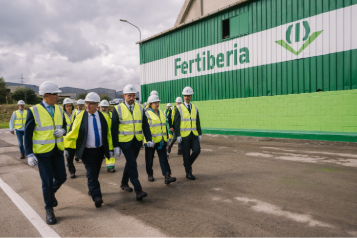 El ministro de Industria y Turismo, Jordi Hereu en una visita a una industra