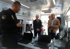 El ministro del Interior, Fernando Grande-Marlaska en una unidad VIDOC