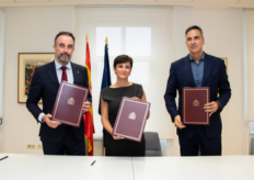 La ministra de Vivienda y Agenda Urbana, Isabel Rodríguez en la firma del acuerdo