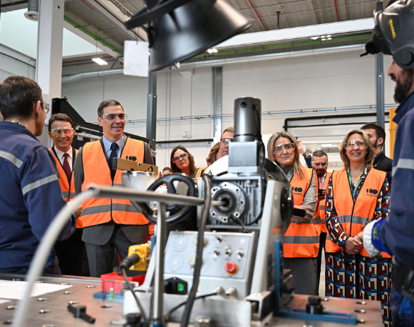 El presidente del Gobierno, Pedro Sánchez, ha visitado la planta de fabricación de electrolizadores para producir hidrógeno verde de Accelera By Cummins en Guadalajara.