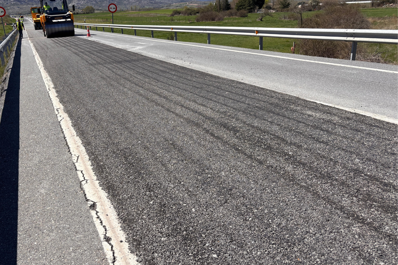 Imagen Transportes inicia las obras para rehabilitar con firme sostenible 13 kilómetros de la N-502 en la provincia de Ávila