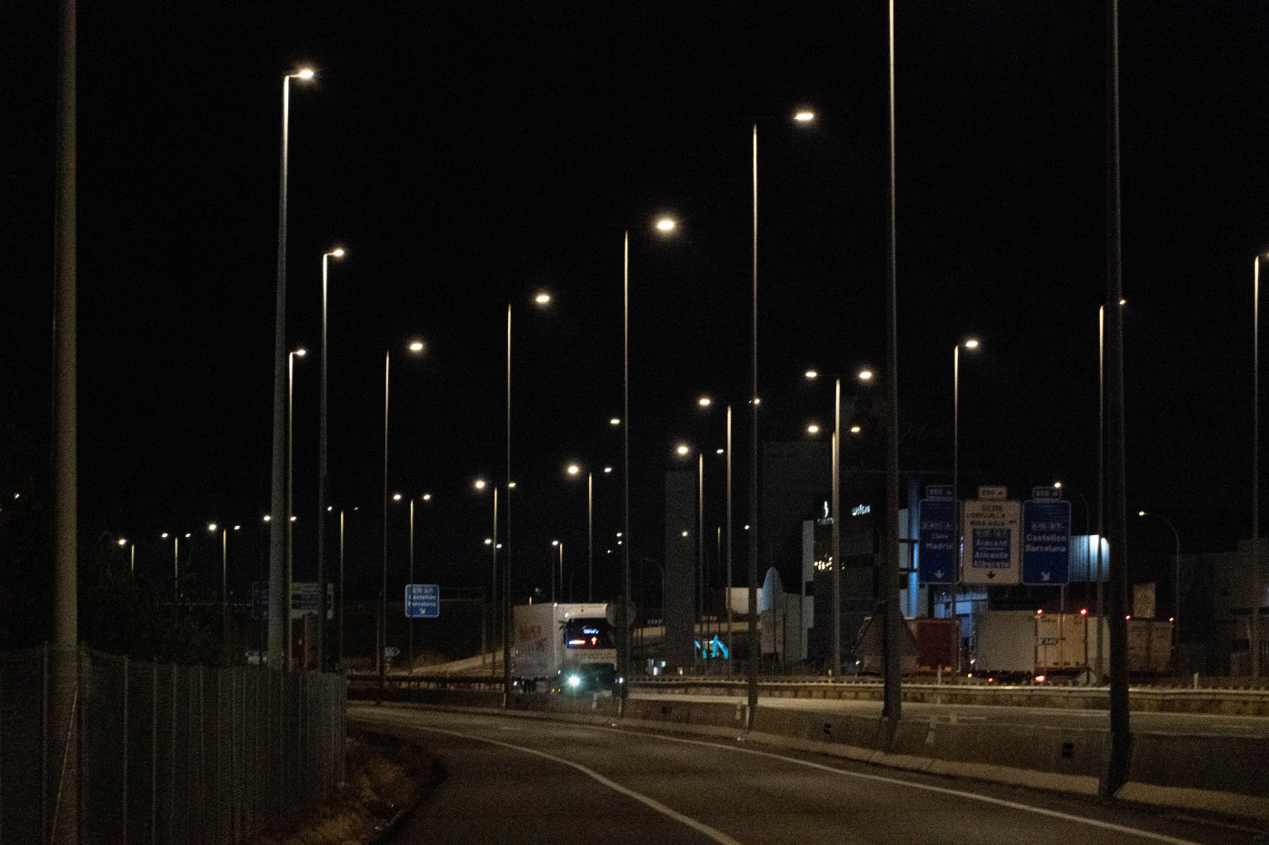 Imagen Transportes finaliza las obras para mejorar la eficiencia del alumbrado de la A-3 y A-7, en Valencia
