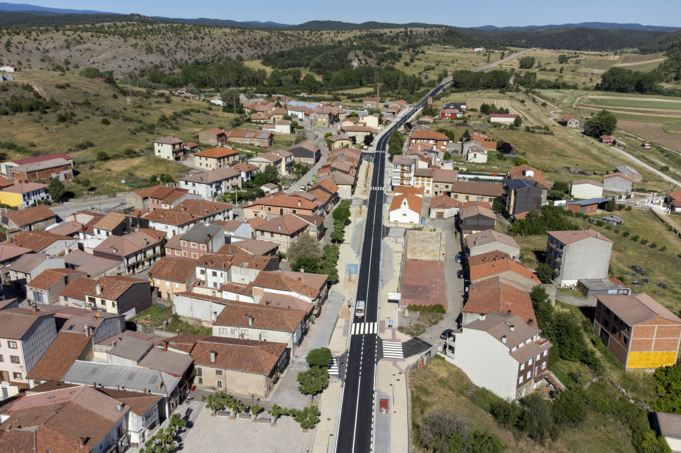 carretera N-234 a su paso por Hontoria del Pinar