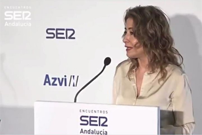 La ministra de Transportes, Movilidad y Agenda Urbana, Raquel Sánchez, en un foro en Sevilla