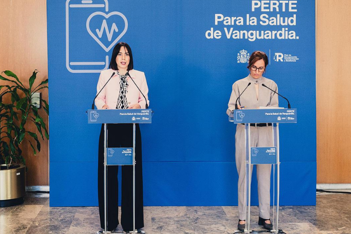 La ministra de Ciencia, Innovación y Universidades, Diana Morant, y la ministra de Sanidad, Mónica García, durante su intervención para informar sobre la ejecución el PERTE para la Salud de Vanguardia.