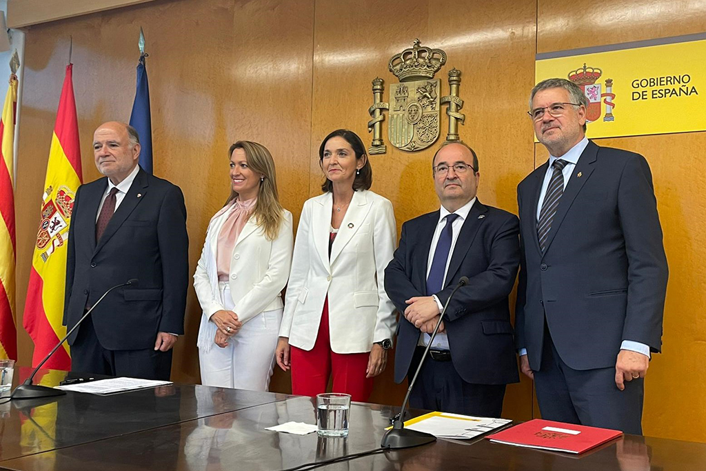 El ministro de Cultura y Deporte, Miquel Iceta, y la ministra de Industria, Comercio y Turismo, Reyes Maroto