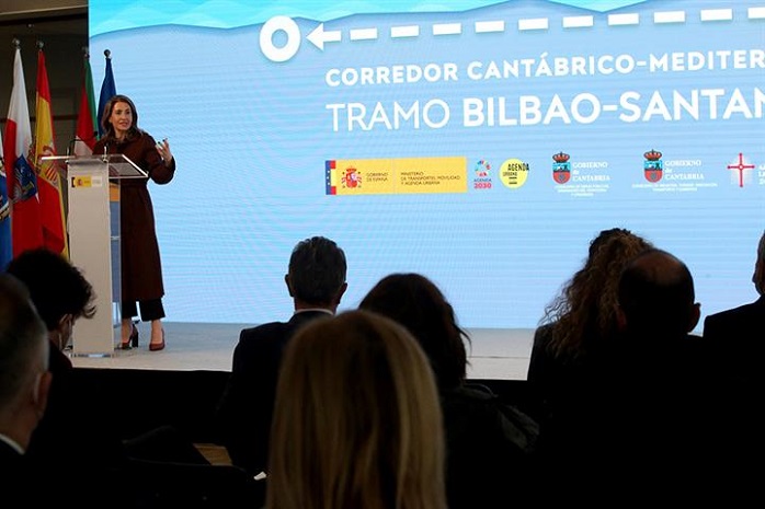 La ministra de Transportes, Movilidad y Agenda Urbana, Raquel Sánchez, en un acto en Cantabria