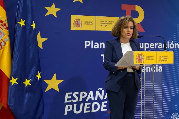 La delegada del Gobierno en La Rioja, Beatriz Arraiz Nalda, en rueda de prensa presentando los resultados de ejecución del Plan de Recuperación