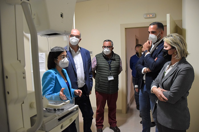 La ministra de Sanidad, Carolina Darias, durante su visita al Hospital Universitario de La Palma
