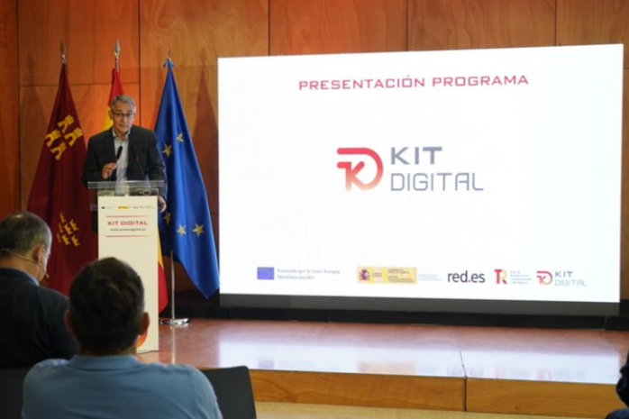 El director general de Red.es, Alberto Martínez Lacambra, durante la presentación del Kit Digital en Murcia