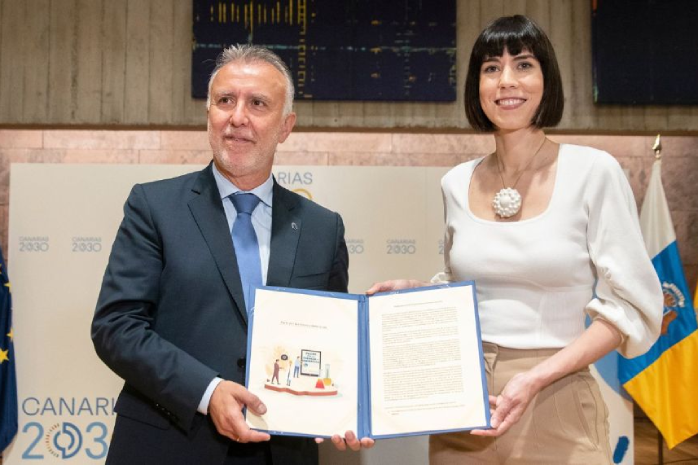 La ministra de Ciencia e Innovación, Diana Morant, y el presidente de Canarias, Ángel Víctor Torres