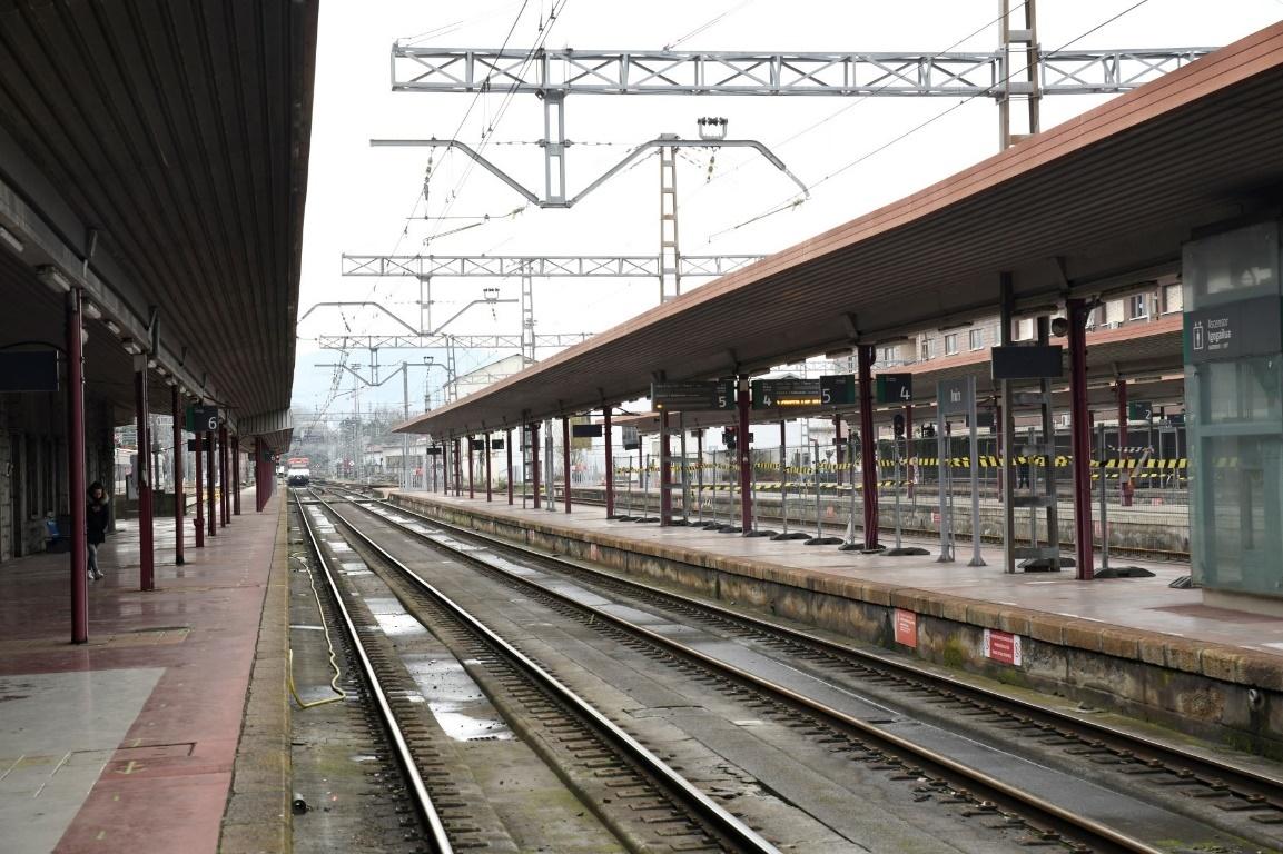 vías en la estación de Irun