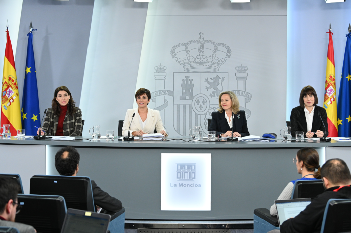 La ministra y portavoz del Gobierno, Isabel Rodríguez, la vicepresidenta primera y ministra, Nadia Calviño, y las ministras, Pilar Llop, y Diana Morant, comparecen ante los medios de comunicación