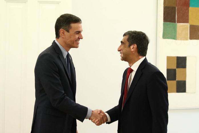 El presidente del Gobierno, Pedro Sánchez, recibe al consejero delegado de GlobalLogic, Nitesh Banga