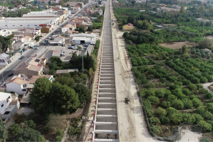 vista de las obras del montaje de v&iacute;a en la LAV Murcia-Almer&iacute;a