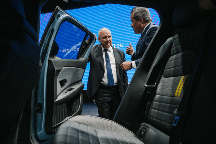 El ministro de Industria y Turismo, Jordi Hereu, en la 43ª edición del Salón del Automóvil de Barcelona.
