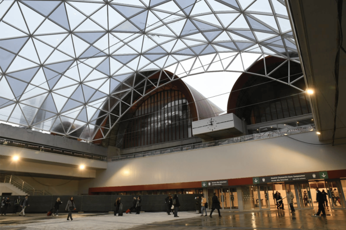 Vestíbulo de la estación de tren Chamartín Clara Campoamor.