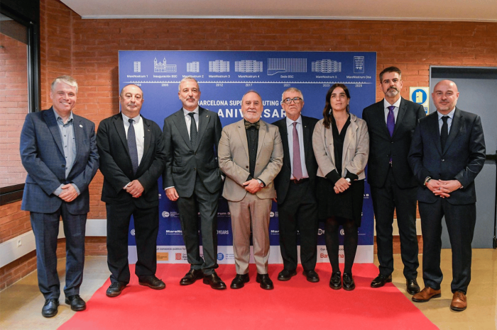 Foto de grupo de los asistentes al veinte aniversario del Barcelona Supercomputing Center.