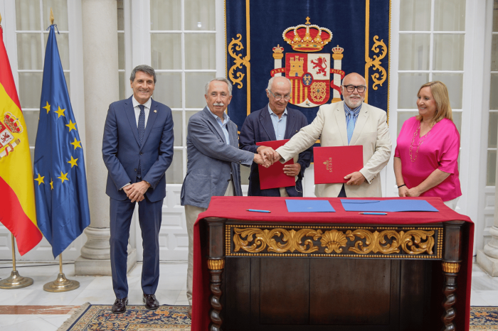 Firma acuerdo de modernización de regadío.