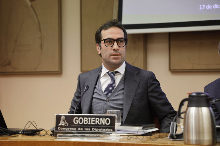 El ministro de Economía, Carlos Cuerpo, comparece ante la Comisión Mixta.