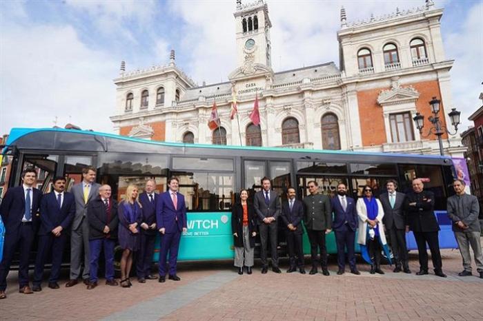 Foto de grupo con la ministra de Transportes, Movilidad y Agenda Urbana, Raquel S&aacute;nchez, en Valladolid