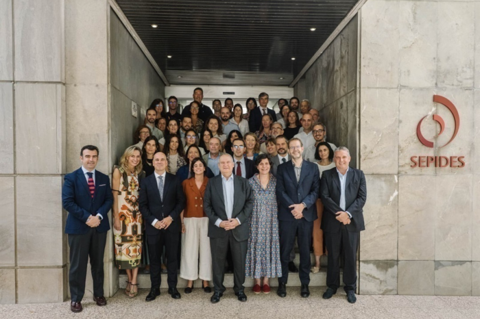 foto de familia a las puertas de SEPIDES