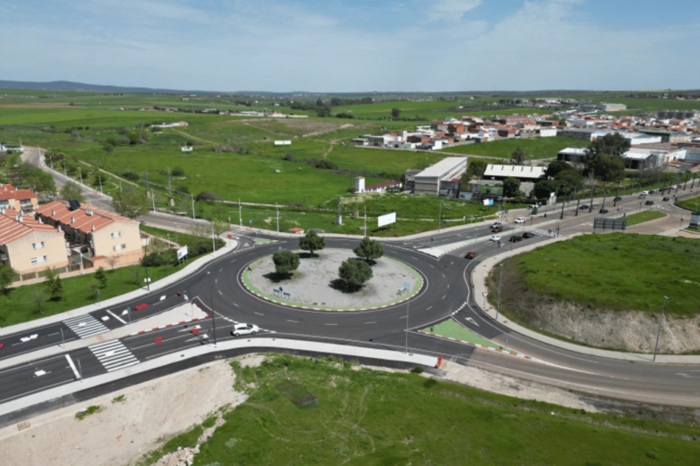 Rotonda acceso norte a Mérida por la N-630