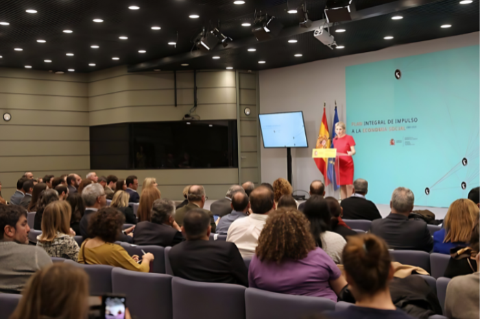 La vicepresidenta segunda y ministra de Trabajo y Econom&iacute;a Social, Yolanda D&iacute;az, en un acto en Valencia